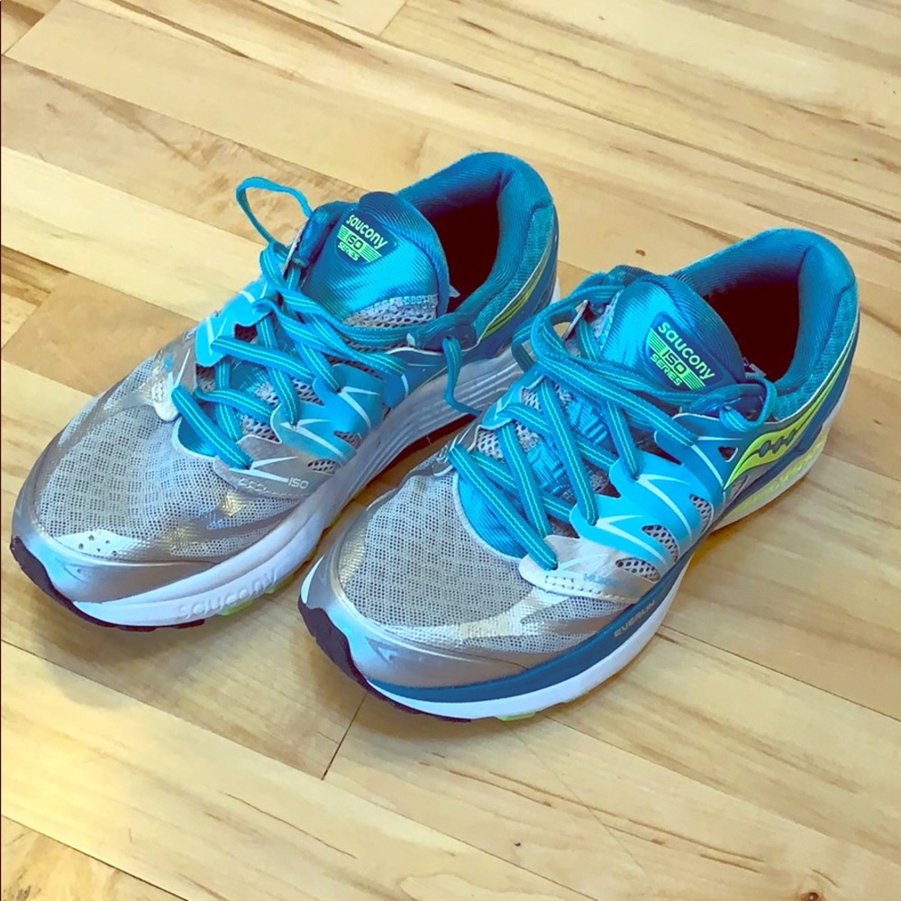 Like new women’s Saucony Hurricane ISO 2 sneaker.